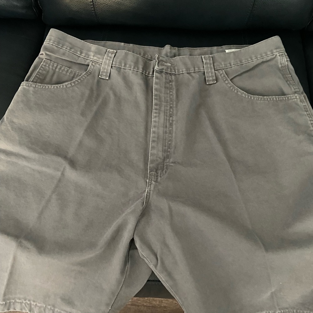 MEN’S AUTHENTIC ISSUE WRANGLER SHORTS.